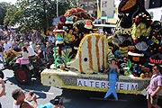 "Unterwasserwelt" aus 32.000 Blumen vom Altersheim Ebbs beim Ebbser Blumenkorso (©Foto: Martin Schmitz)